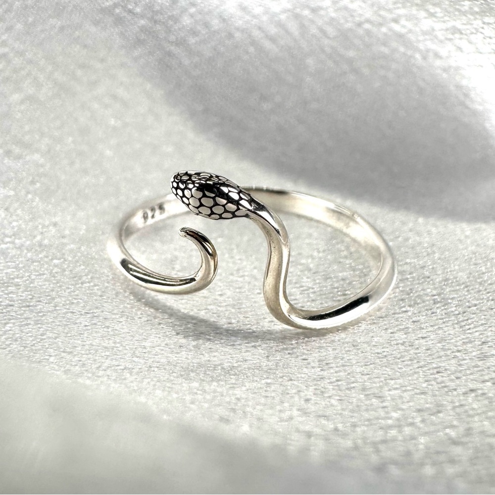 925 Sterling Silver Snake Wraparound Ring w/ polishing cloth Size 7.5 NEW
